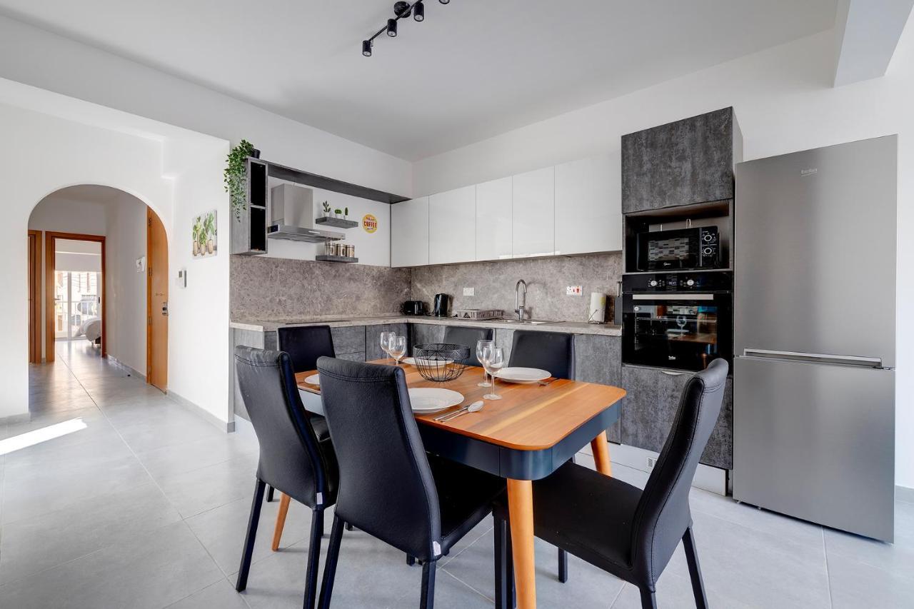 Central Sliema 3-Bedroom Retreat Exterior photo
