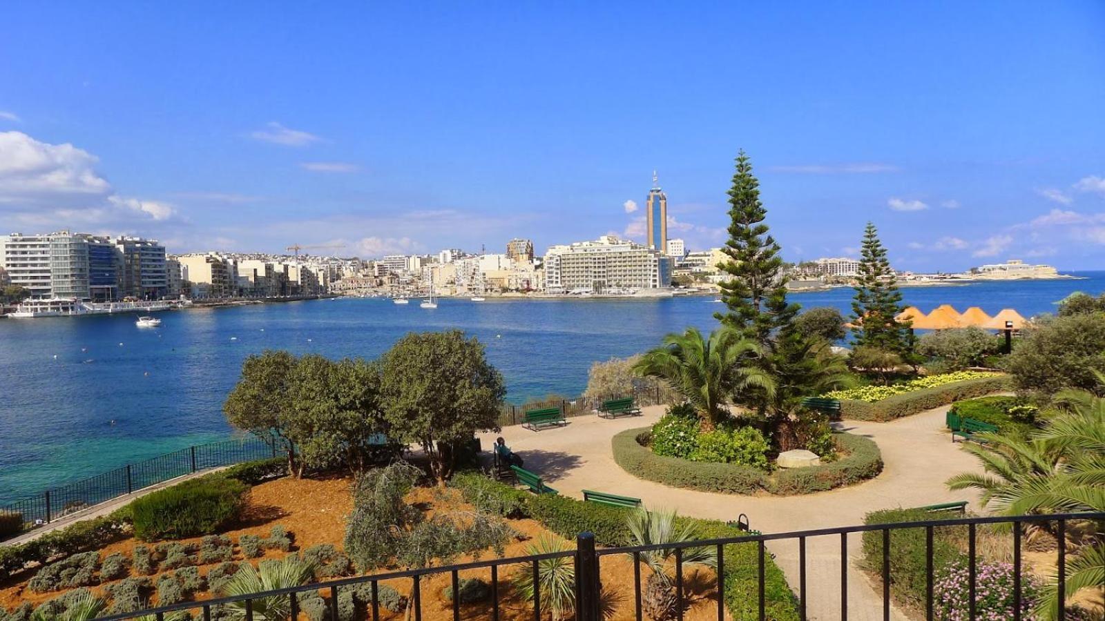Central Sliema 3-Bedroom Retreat Exterior photo